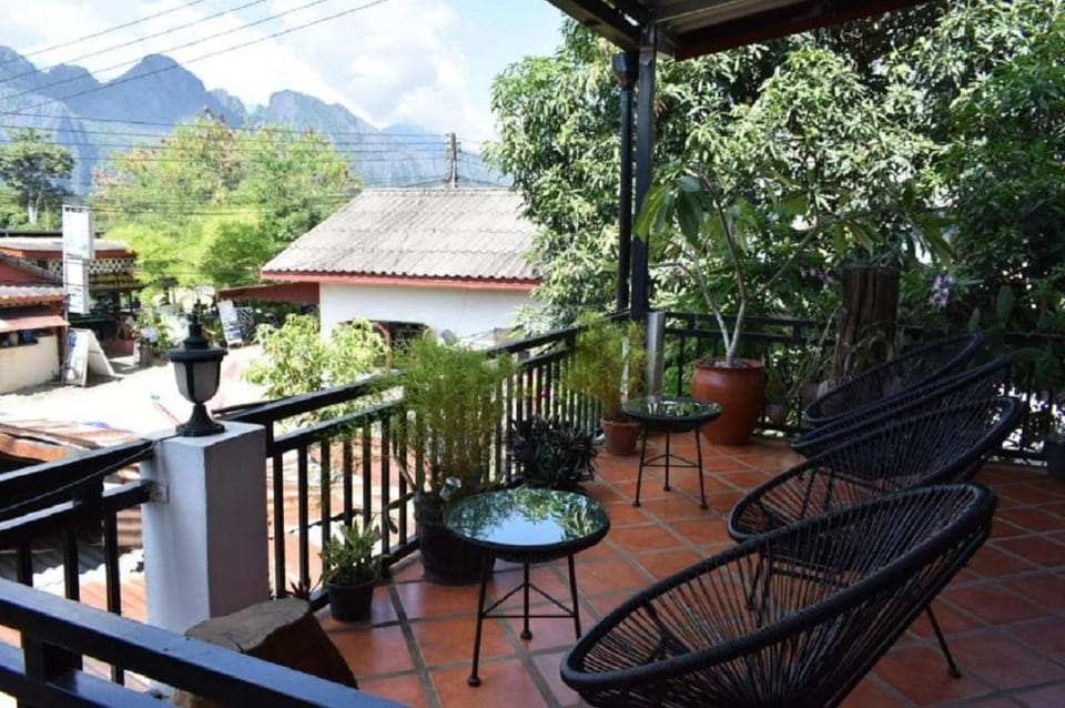 Local Guesthouse Bed and Breakfast in Vang Vieng