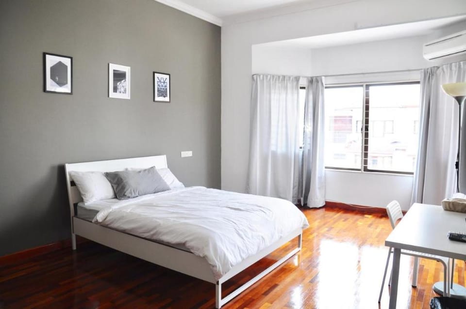 GRAYHAUS Guest House Bed and Breakfast in Petaling Jaya