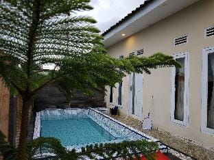Puncak Pinus and Pool Villa in Batu