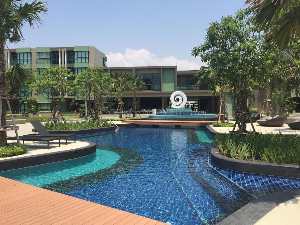 Lumpini Park Beach Cha-Am Sea View Room Apartment in Thailand
