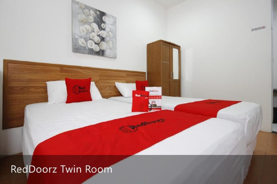 RedDoorz Plus near Plaza Indonesia Hotel in Jakarta