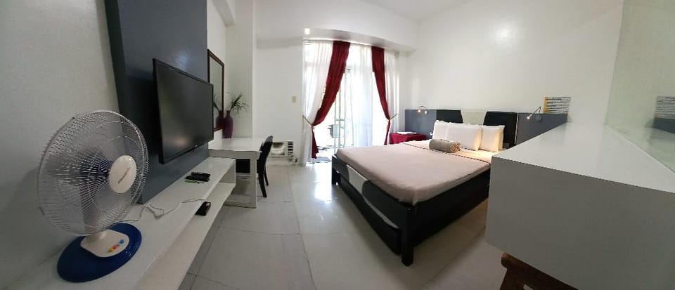 Netflix, WiFi, 42"TV, Uratex- Pico de Loro Cove /k Apartment in Nasugbu