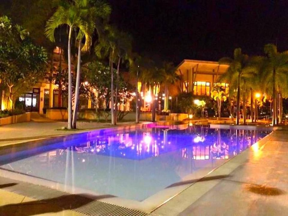 Netflix, WiFi, 42"TV, Uratex- Pico de Loro Cove /k Apartment in Nasugbu