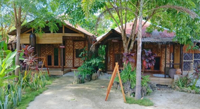 Herbs Guesthouse & Restaurant Bed and Breakfast in Central Visayas
