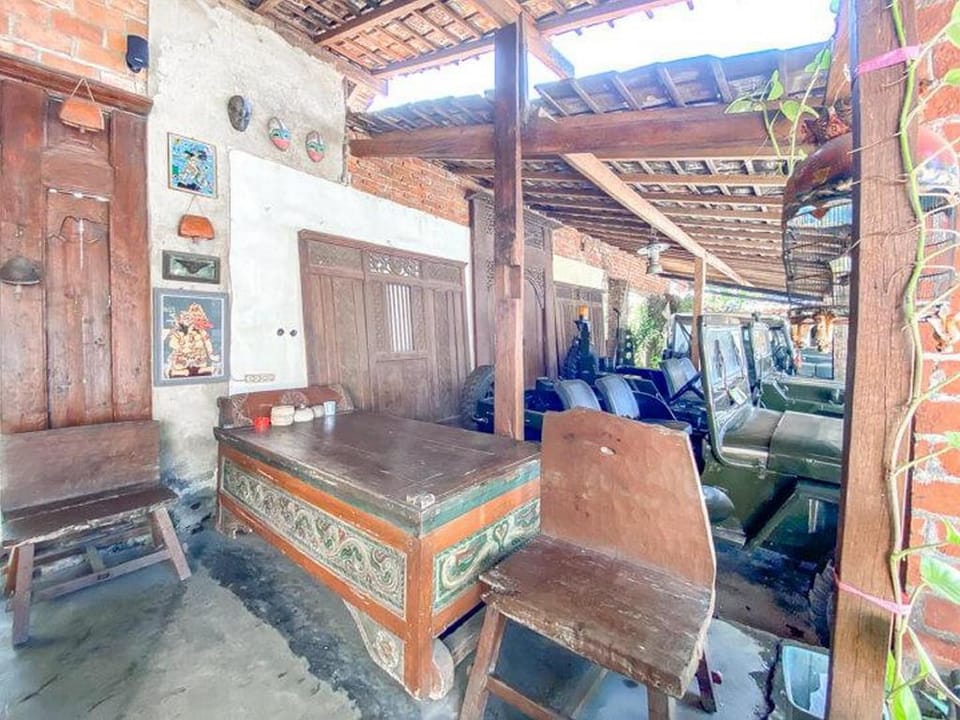 Griya Gribig Guest House Mitra RedDoorz Bed and Breakfast in East Java