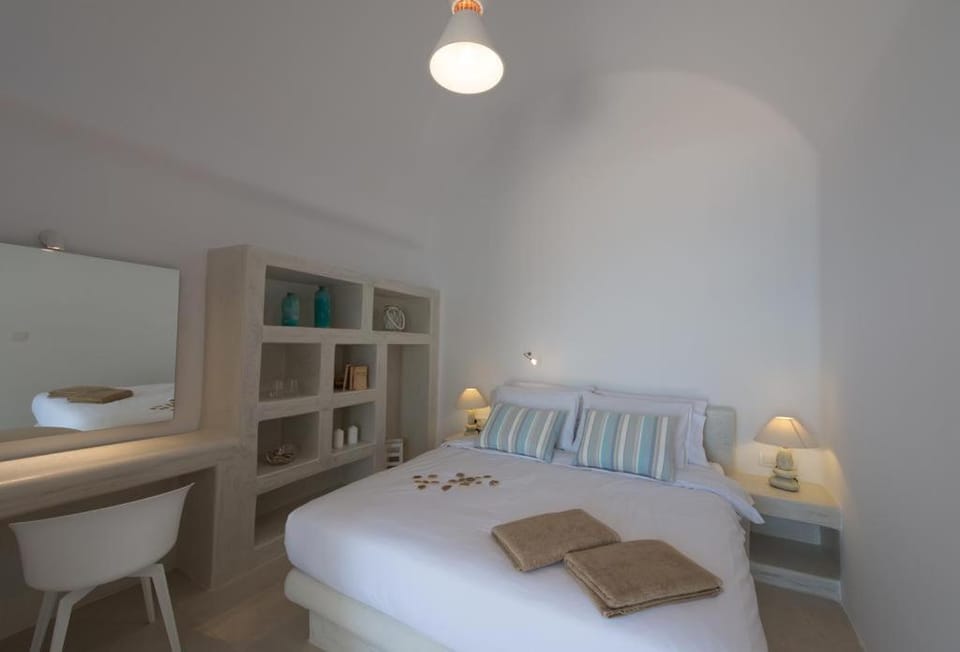 On the Cliff Hotel in Thera