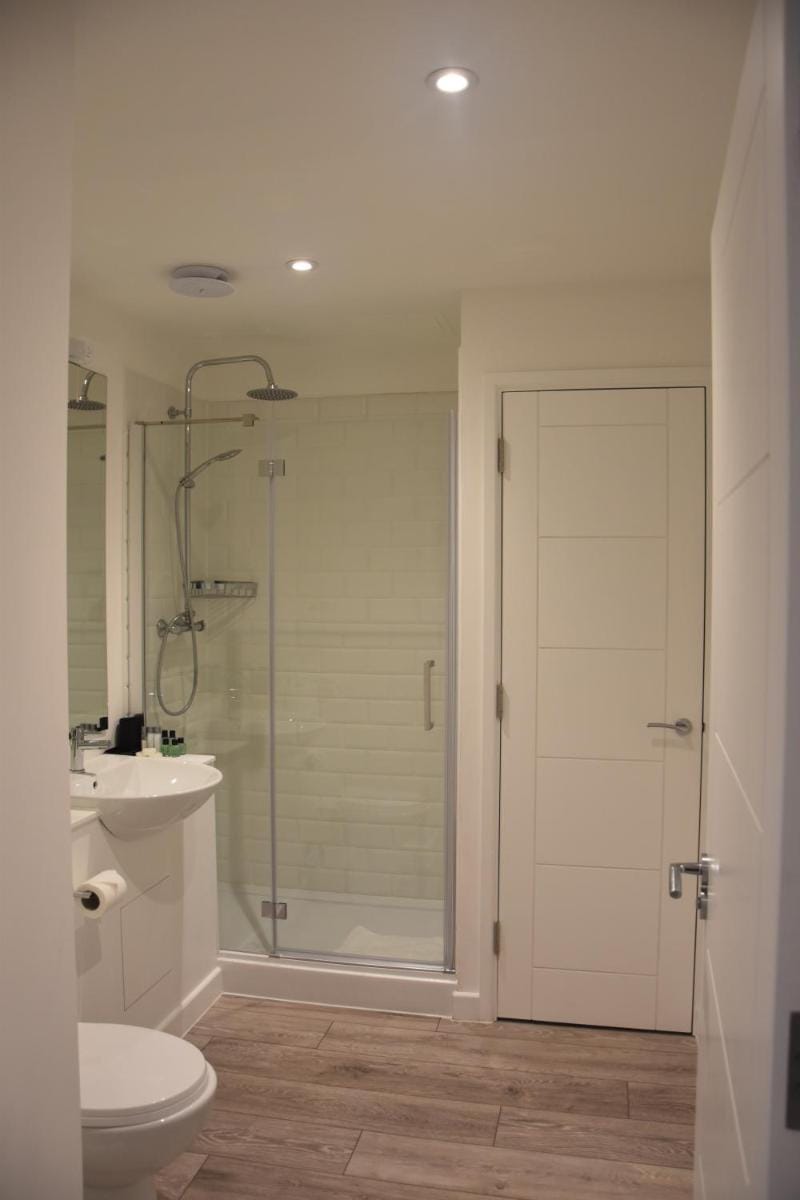 Hampton Suites Serviced Apartments Apartment in Molesey