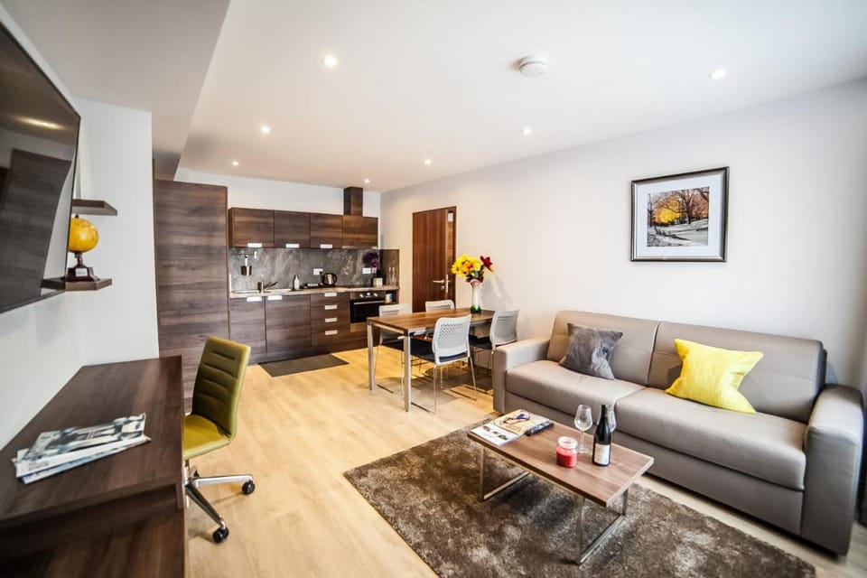 Hampton Suites Serviced Apartments Apartment in Molesey