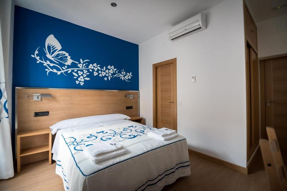 Hostal Carracedo Bed and Breakfast in Centro
