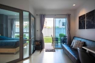 Grand Blue Condominium Apartment in Chon Buri Changwat