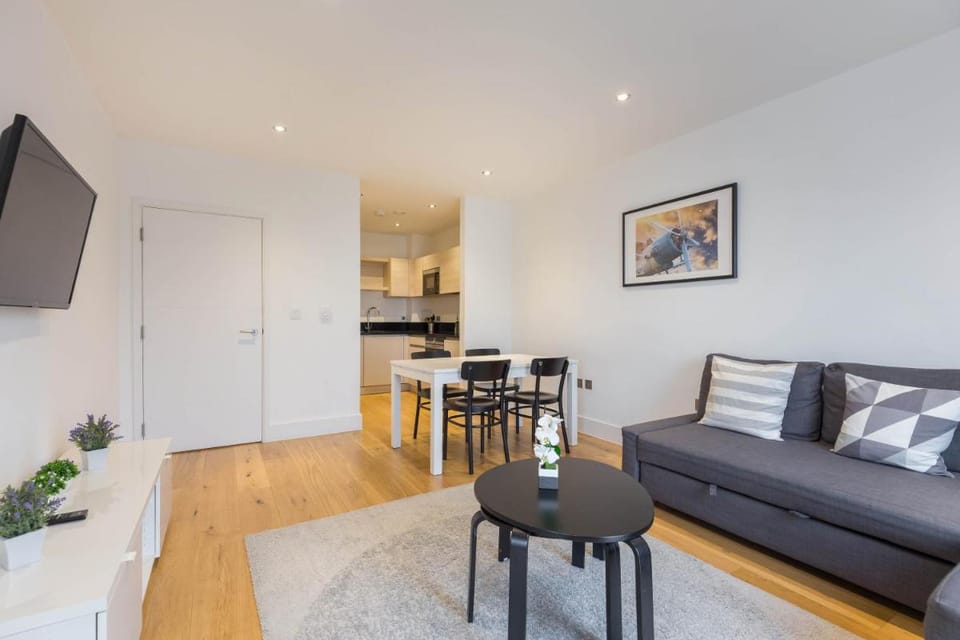 Portobello Apt with Floor-to-Ceiling Views Hotel in City of Westminster