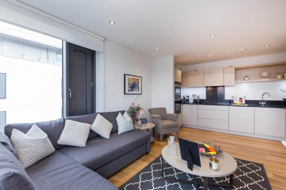Portobello Apt with Floor-to-Ceiling Views Hotel in City of Westminster