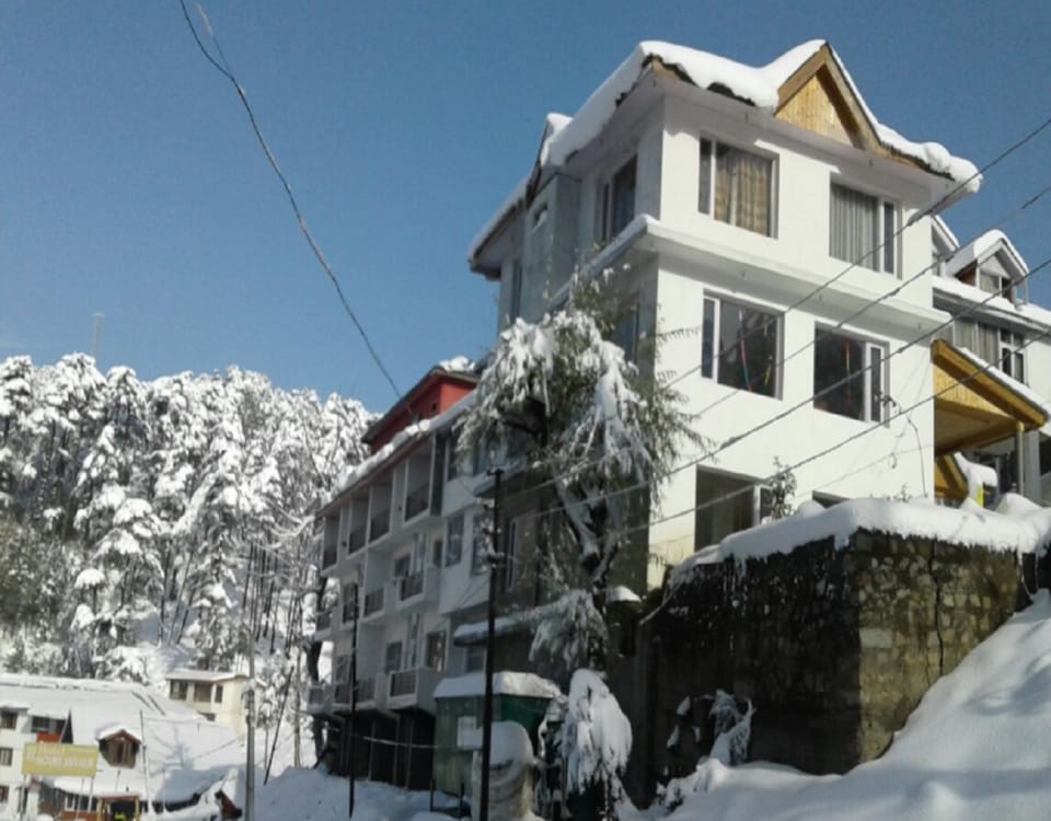 Hotel Patnitop Vacation rental in India