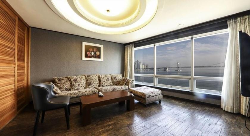 Bridge Hotel Hotel in Busan