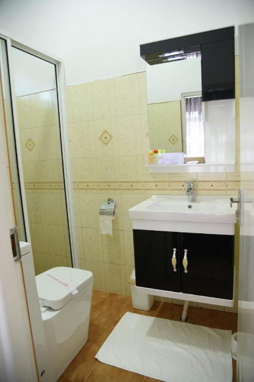 The Royal Terrace Bungalow Hotel in Central Province