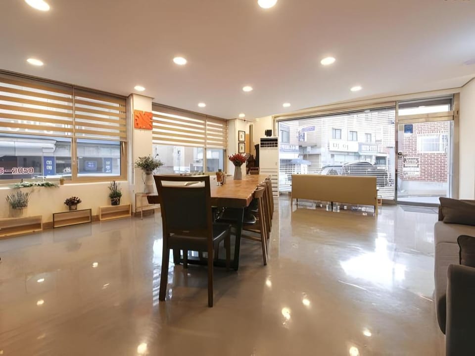 R Guesthouse Seoul Station Bed and Breakfast in Seoul