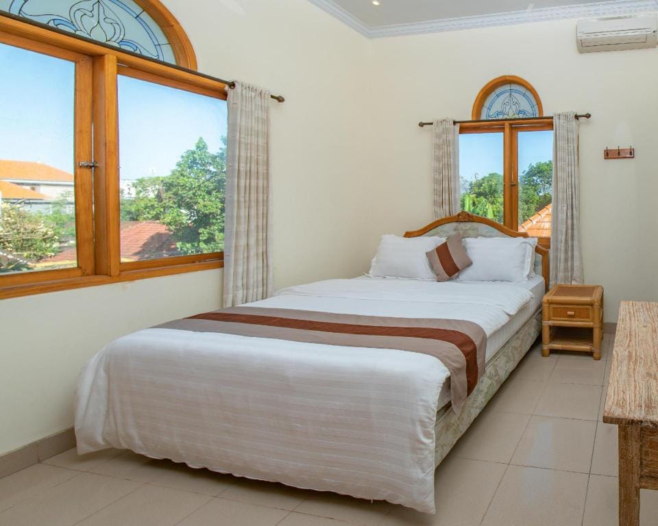 Big Pineapple Villa - 3 Bedroom Villa in Denpasar