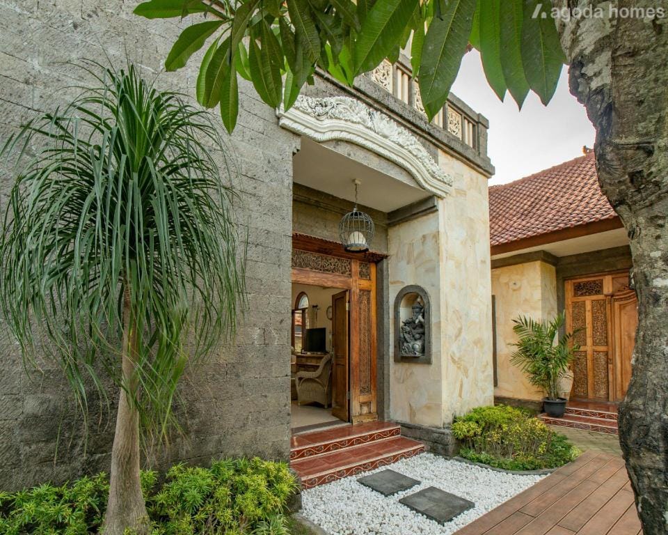 Big Pineapple Villa - 3 Bedroom Villa in Denpasar