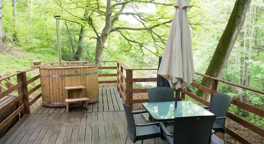 Broomhills Farm River Eco Pods Farm Stay in England