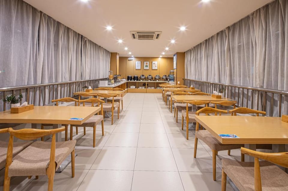 Starway Hotel Suzhou Luzhi Ancient Town Hotel in Suzhou