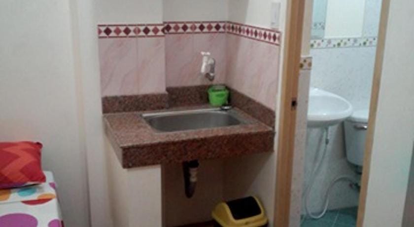 Budget Studio Unit in Makati Bed and Breakfast in Pasay
