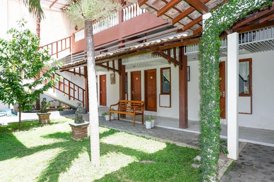 OYO 422 Achterhuis Residence Hotel in Indonesia