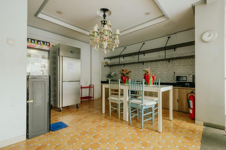 Urbanest Inn House TB Simatupang Hotel in South Jakarta City