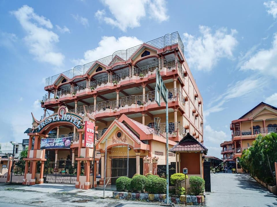 OYO 1140 Hotel Tresya Tanjung Balai Hotel in Indonesia
