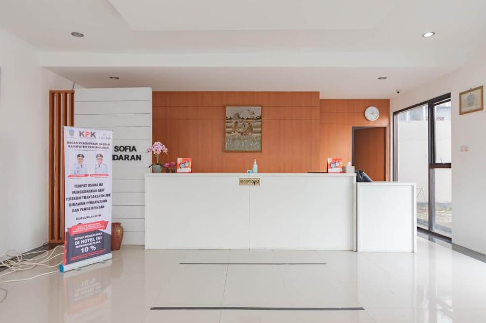 RedDoorz Plus @ Hotel Sofia Pangandaran Hotel in West Java