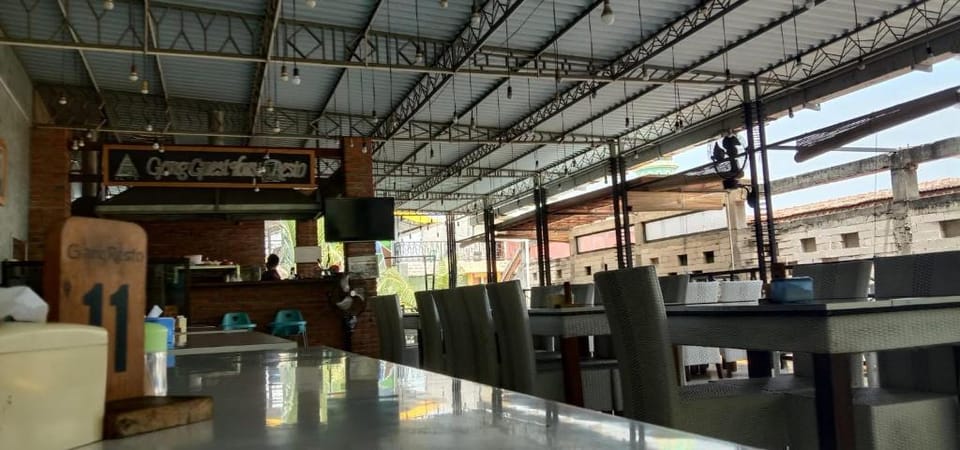 Gang Guest Hotel Syariah & Resto Hotel in East Java