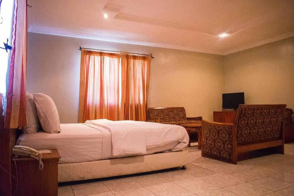 Chelsea Suites Limited (Main) Hotel in Lagos
