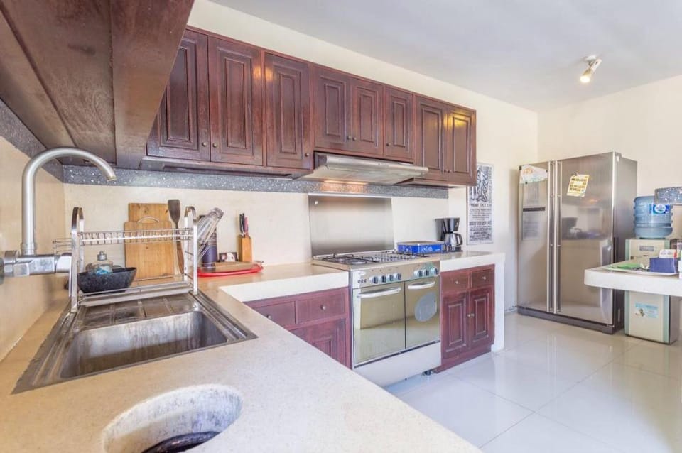 MAHAYANA 3BR -7min Beach Access & 10min to CANGGU Villa in North Kuta