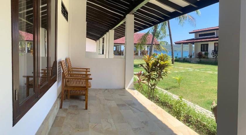 Balong Balong Surf Bungalows Hotel in Sekongkang