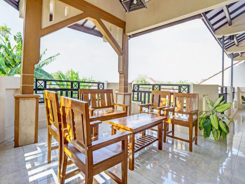 OYO 91261 Cita Suraya Homestay Hotel in East Java