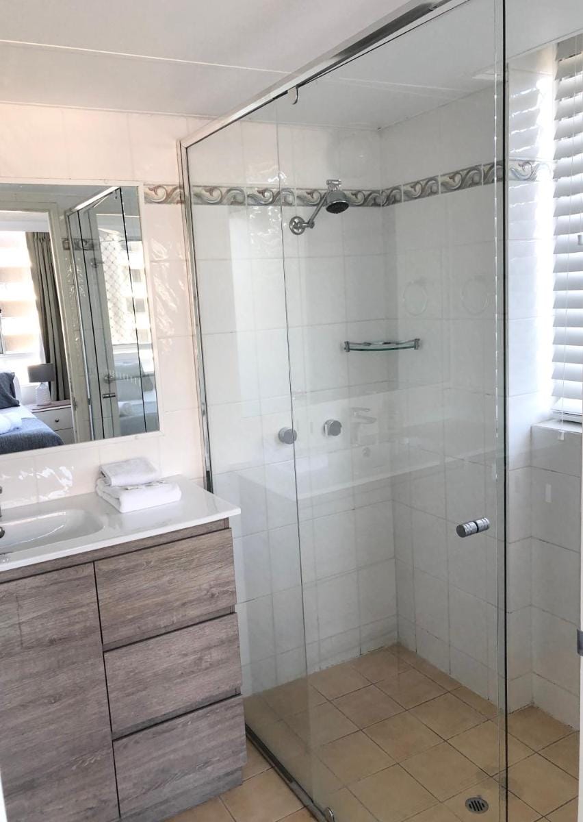 Oceania on Burleigh Beach Apartment hotel in Burleigh Heads