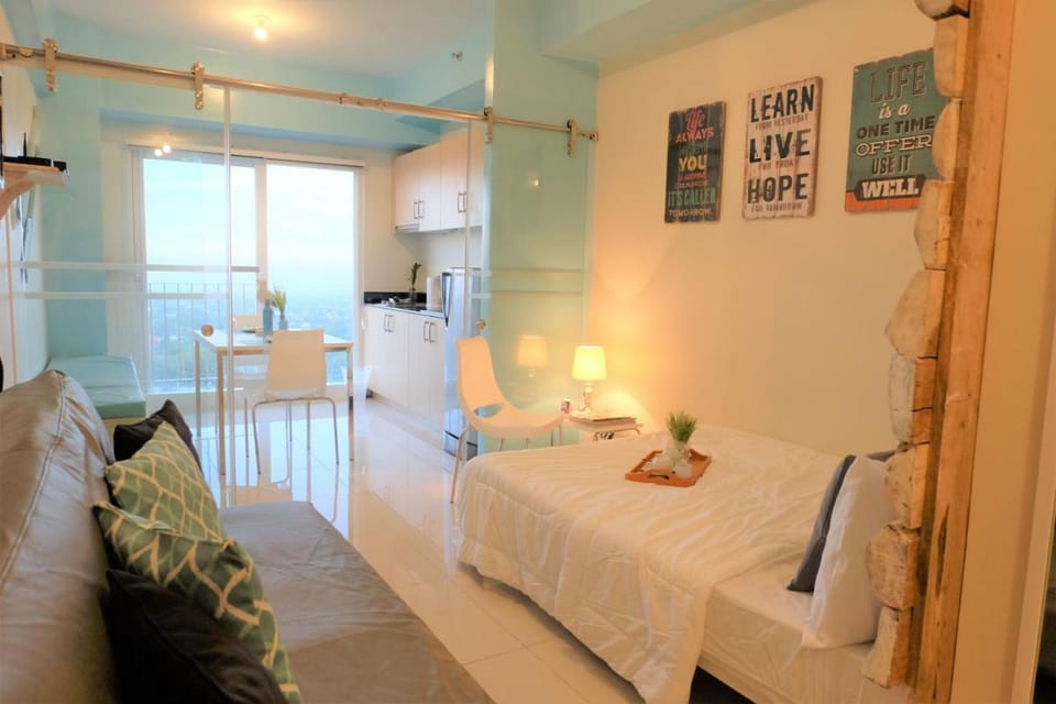 Relaxing Coastal BR (WiFi+Netflix+UV+Air Filter) 1 Apartment in Tagaytay