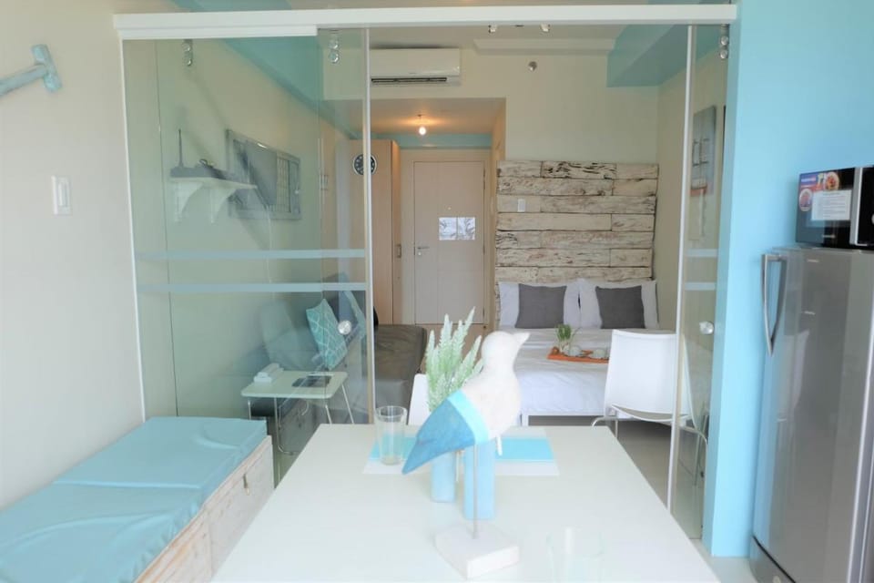 Relaxing Coastal BR (WiFi+Netflix+UV+Air Filter) 1 Apartment in Tagaytay
