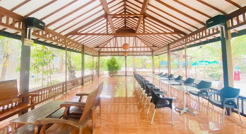 Hotel dan Gazebo Syariah Pinggir Kali Prigen RedPartner Hotel in East Java