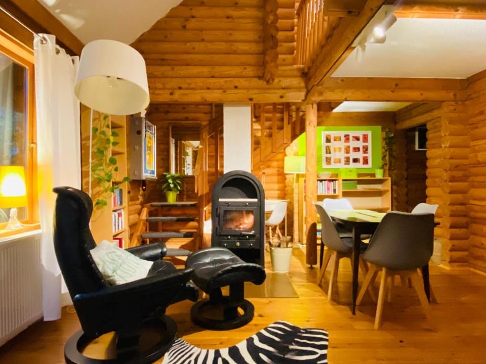 Eifel-Lounge BLOCKHAUS mit Kamin Garten Balkon nahe Köln Therme Brühl Phantasialand Vacation rental in Rhineland-Palatinate