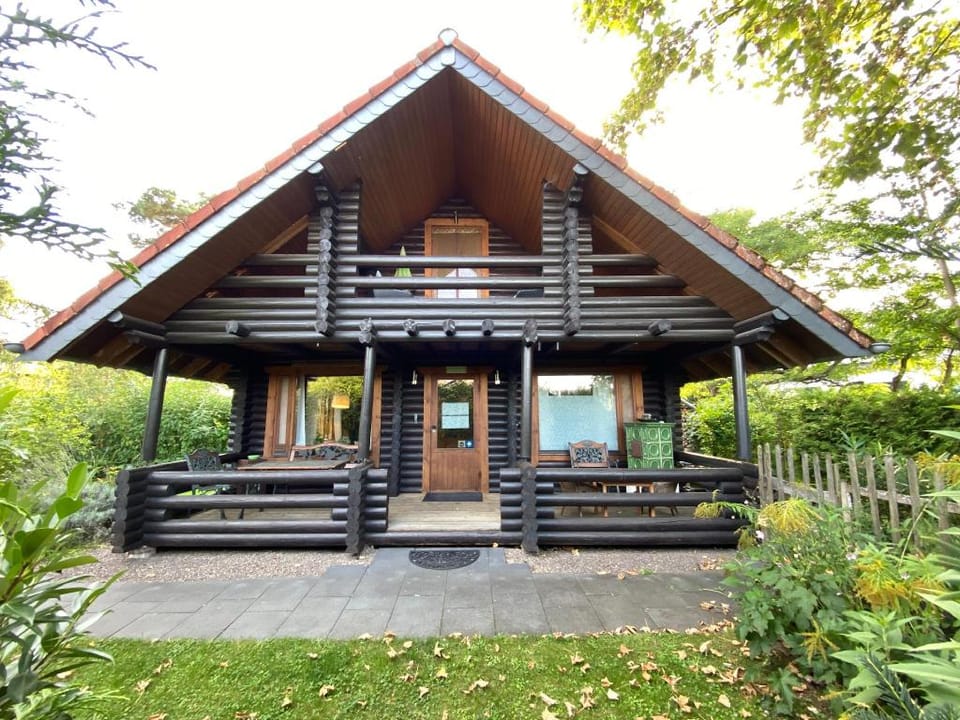 Eifel-Lounge BLOCKHAUS mit Kamin Garten Balkon nahe Köln Therme Brühl Phantasialand Vacation rental in Rhineland-Palatinate