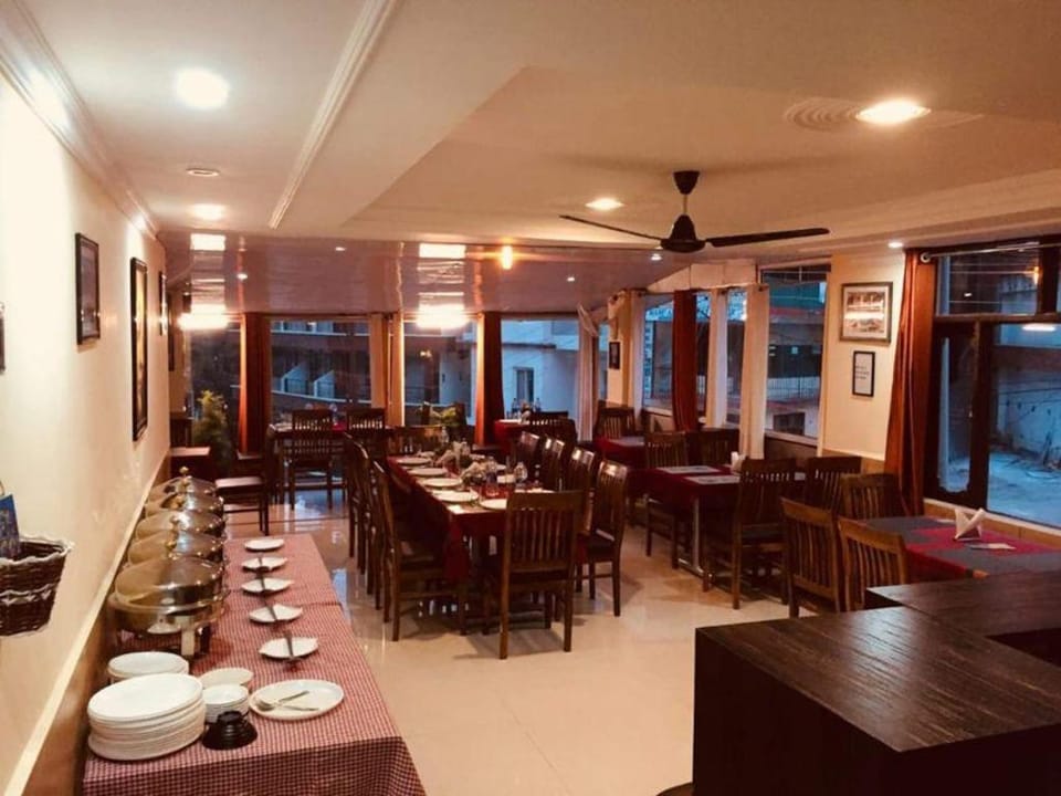 Hotel SGT Plaza Bed and Breakfast in Varanasi