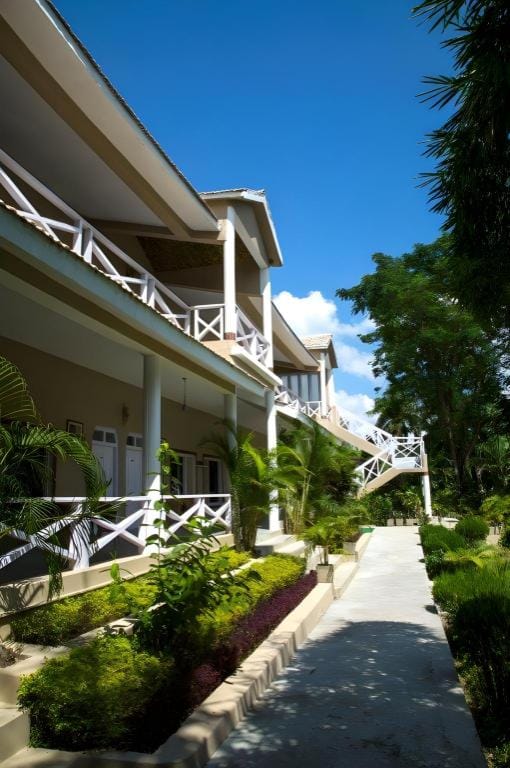 Tiger's Den Resort Hotel in India
