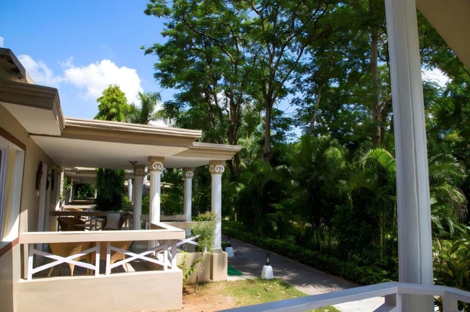 Tiger's Den Resort Hotel in India