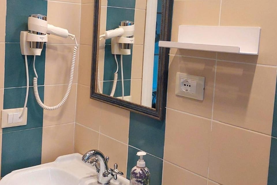 Residenza Maritti Classic Rooms - Guesthouse Bed and Breakfast in Rome
