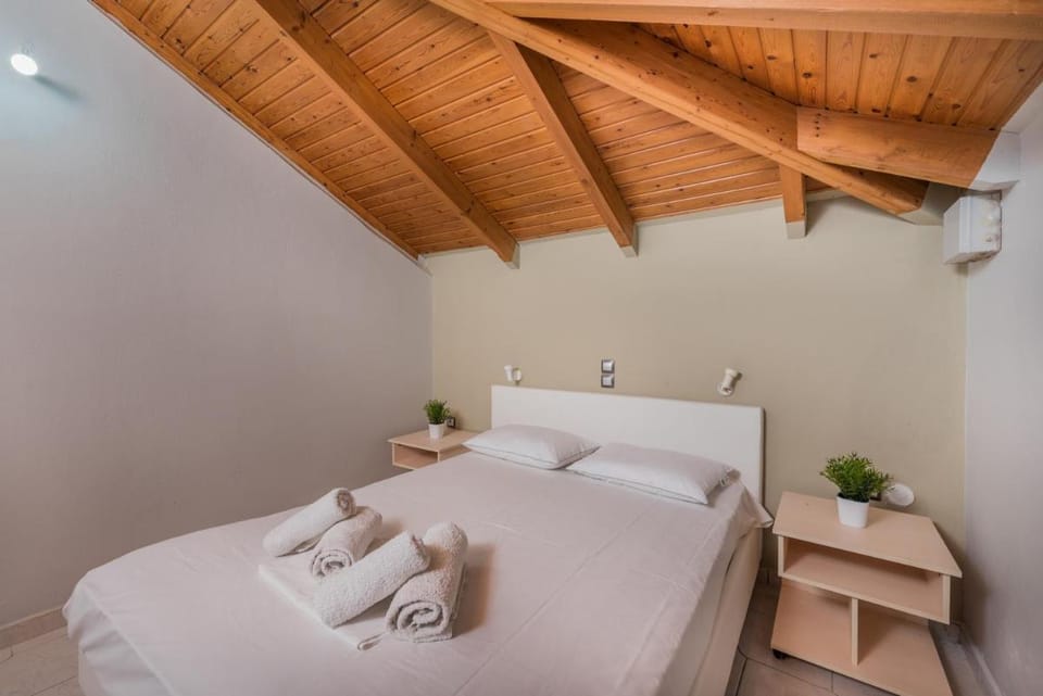 Maui - Classic Rooms Hotel in Zakynthos, Greece