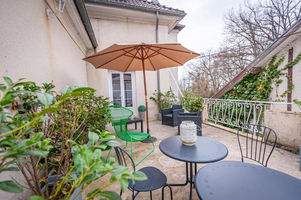 Chateau des Ayes - Chambres & suites Bed and Breakfast in Auvergne-Rhône-Alpes