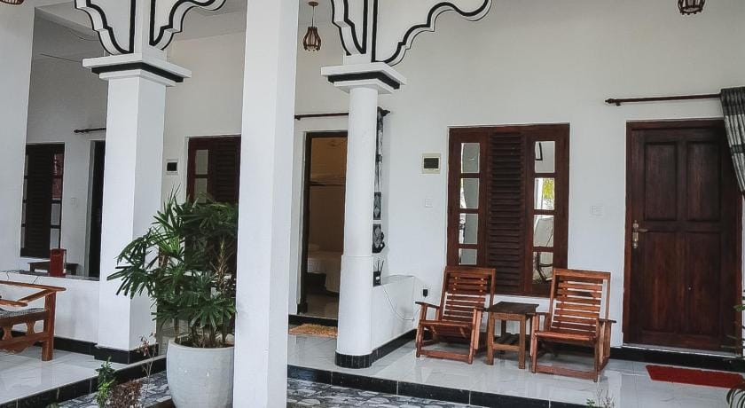 Sunset View Beach Hotel Bed and Breakfast in Sri Lanka