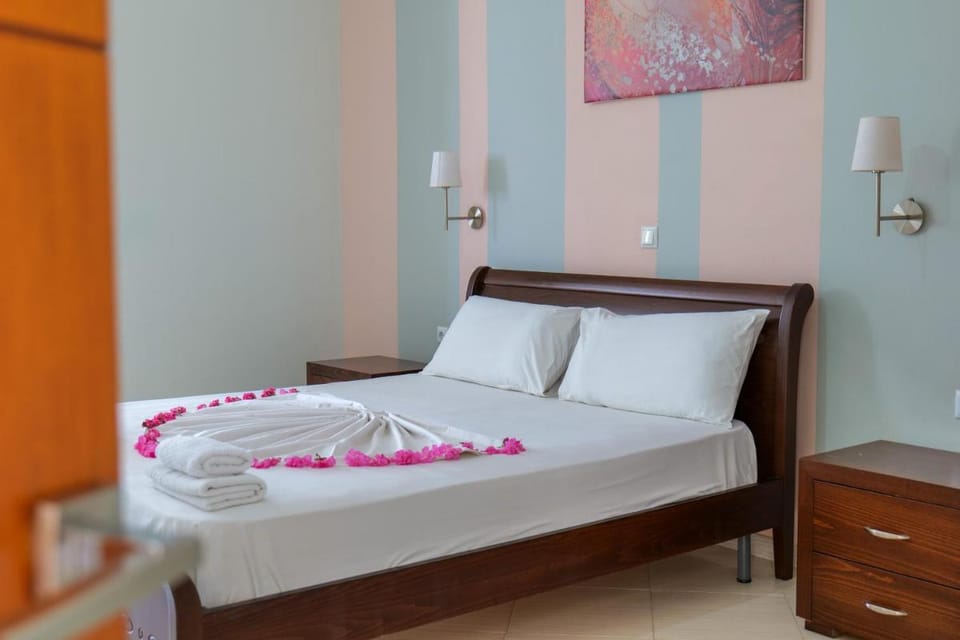 Hotel Chris Bed and Breakfast in Ksamil