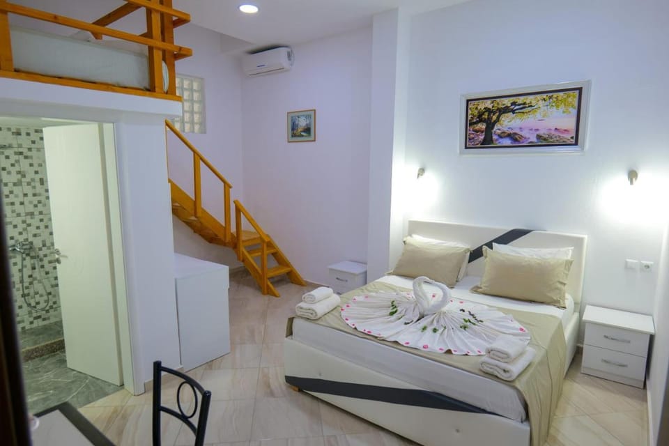 Hotel Chris Bed and Breakfast in Ksamil