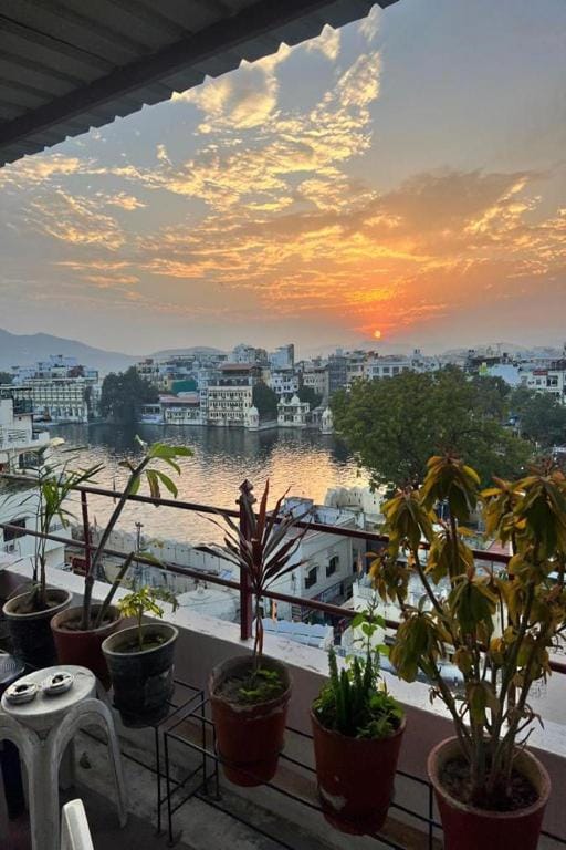 Nukkad Guest House Near Lake Pichola Bed and Breakfast in Udaipur